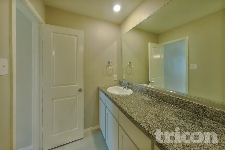 Building Photo - 1704 Claireborne Court Little Elm TX