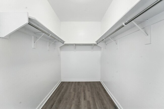 Building Photo - Welcome to this stunning 3-bedroom, 2-bath...