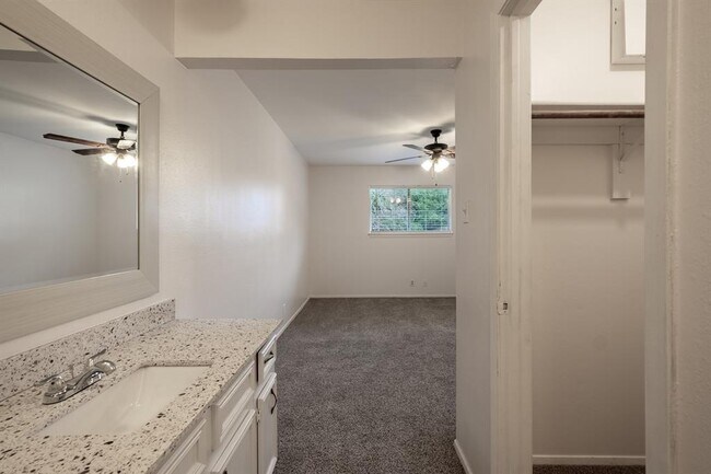 Building Photo - 9009 Sawtooth Ln