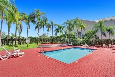Building Photo - 2871 N Oakland Forest Dr