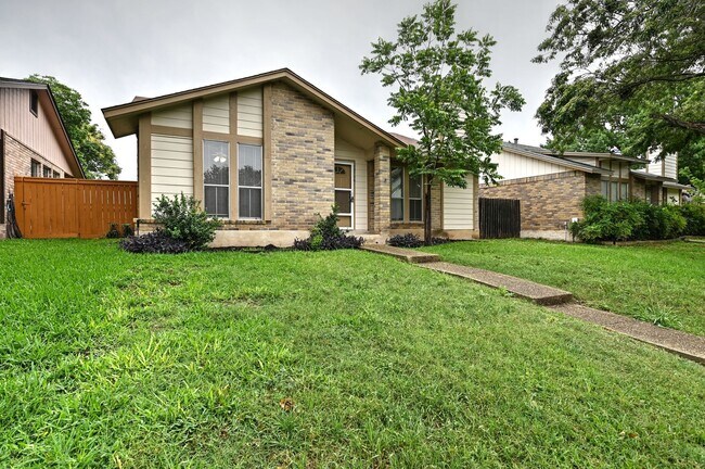 Building Photo - 13706 Winding Hill