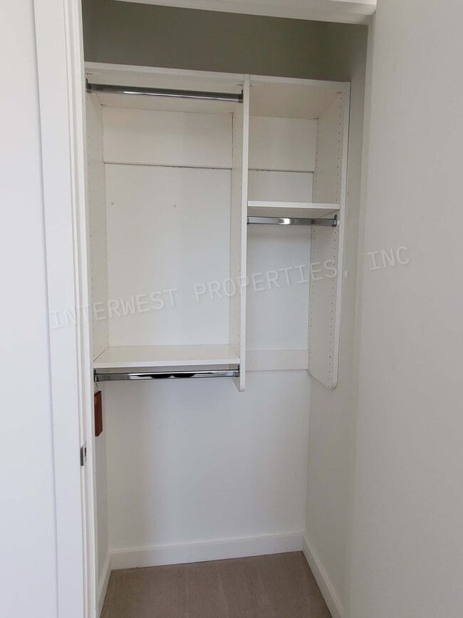 Building Photo - PERE02--*