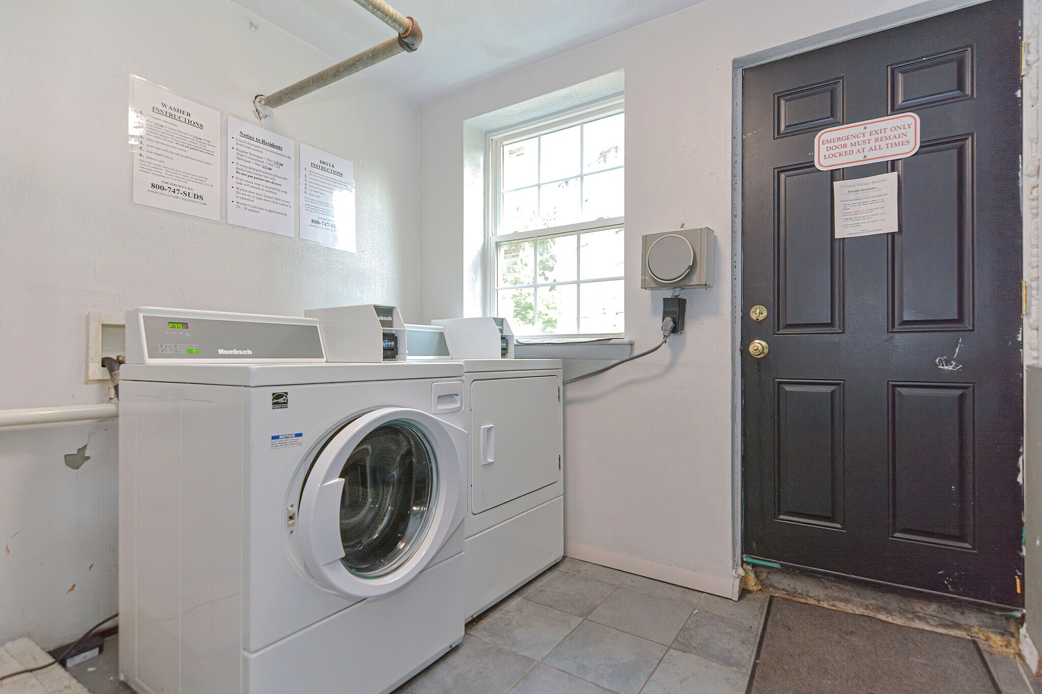 Building Photo - 4 Colonial Village Dr