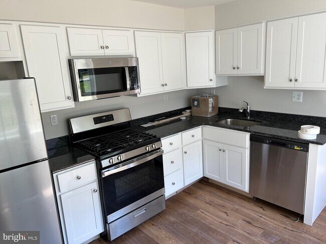 Building Photo - 1051 Easton Rd