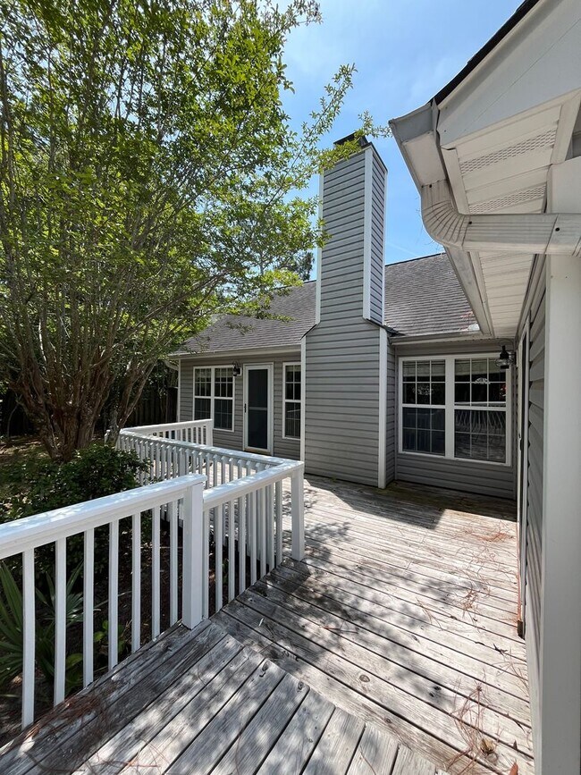 Building Photo - Discover this well-maintained 3-bedroom, 2-bath home in Wilmington, NC