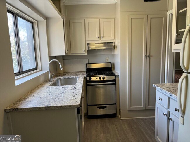 Building Photo - 282 Ardmore Cir NW