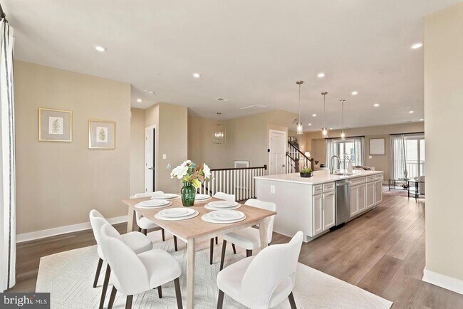 Building Photo - 24274 Thurso Sq