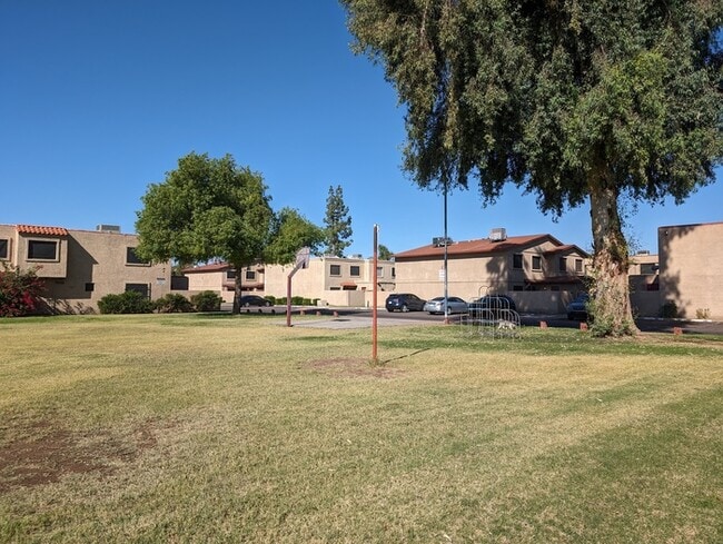 Building Photo - Remodeled Townhome in West Phoenix