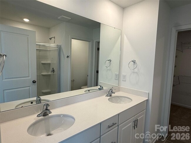 Building Photo - 404 Silver Birch Ct