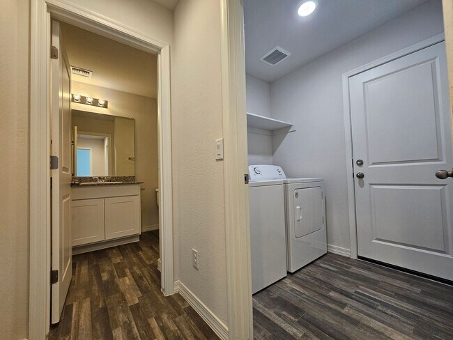 Building Photo - SHORT/LONG TERM /FREE RENT CALL FOR DETAILS