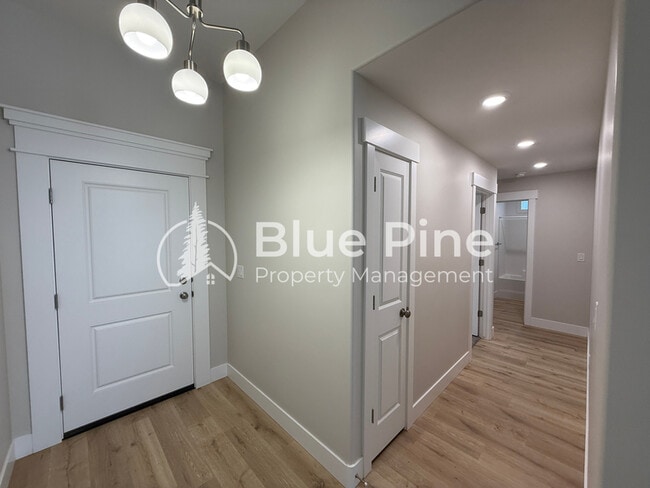 Building Photo - 4335 N Dudley Ave