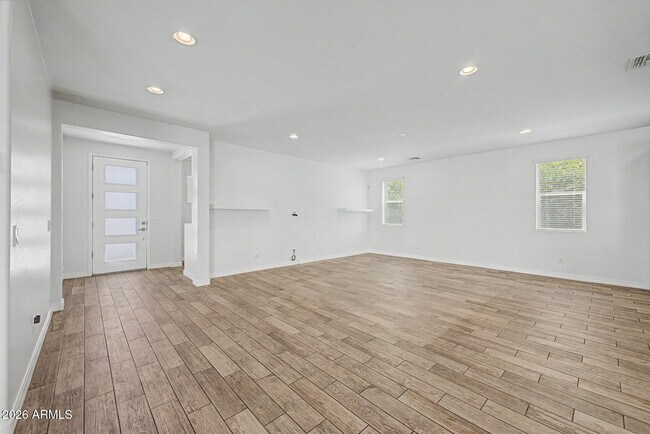 Building Photo - 15912 W Sierra St