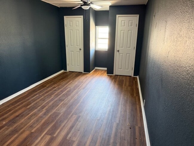 Building Photo - CALL FOR MOVE IN SPECIAL!!! Room for Everyone! Charming 4-Bed 1.5 Bath