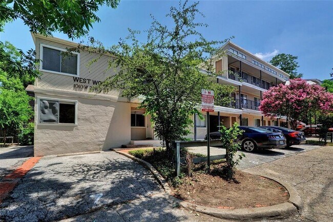 Building Photo - 1010 W 23rd St