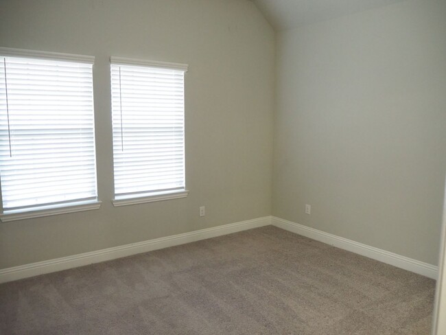 Building Photo - 3 Bed 2.5 Bath Townhouse in Farmers Branch