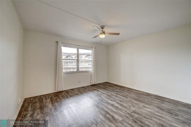 Building Photo - 4401 Martinique Ct