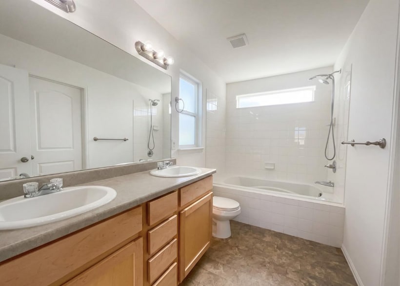 Building Photo - 444 Stonebrook Dr