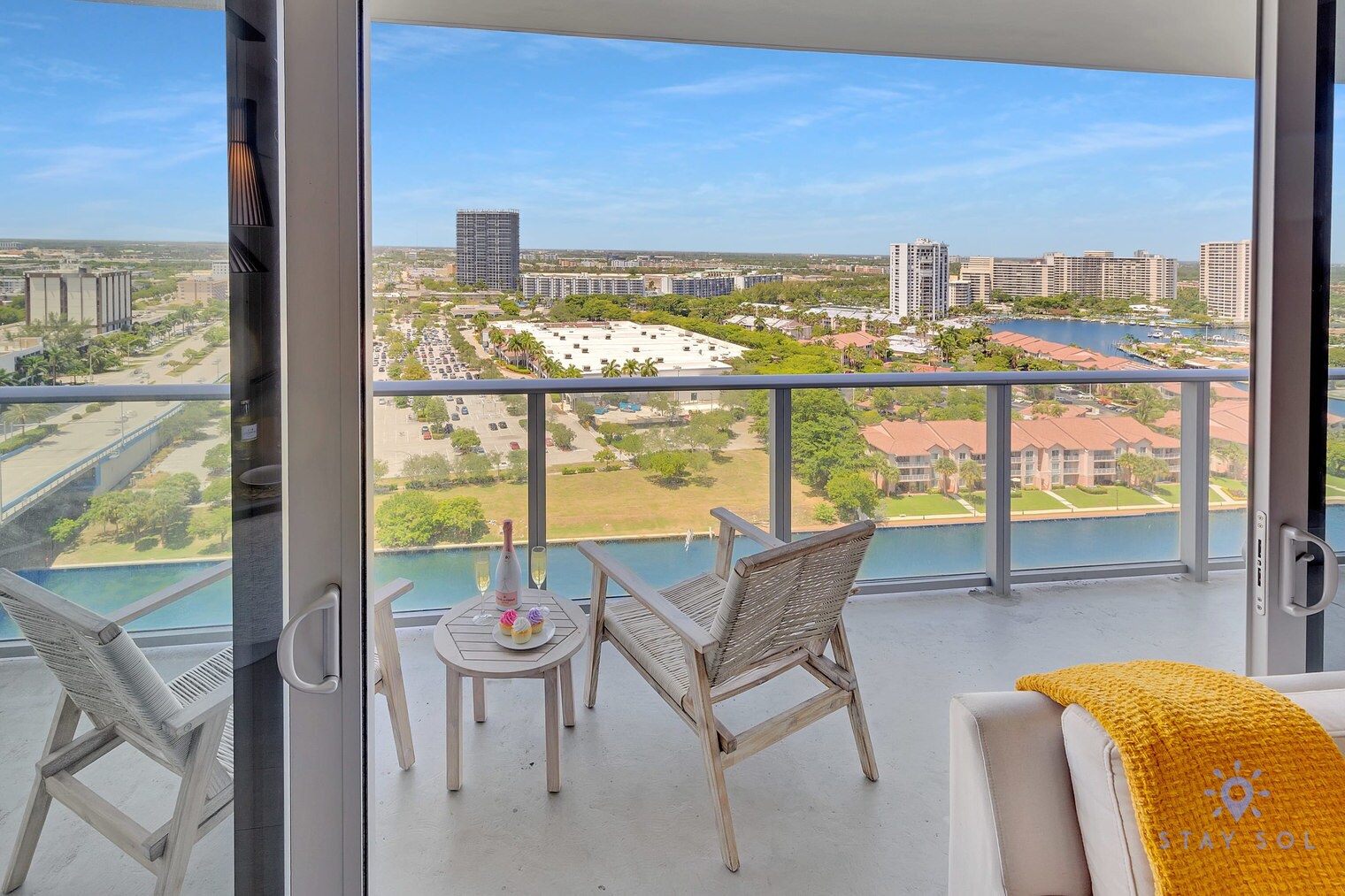 Building Photo - 4010 S Ocean Dr