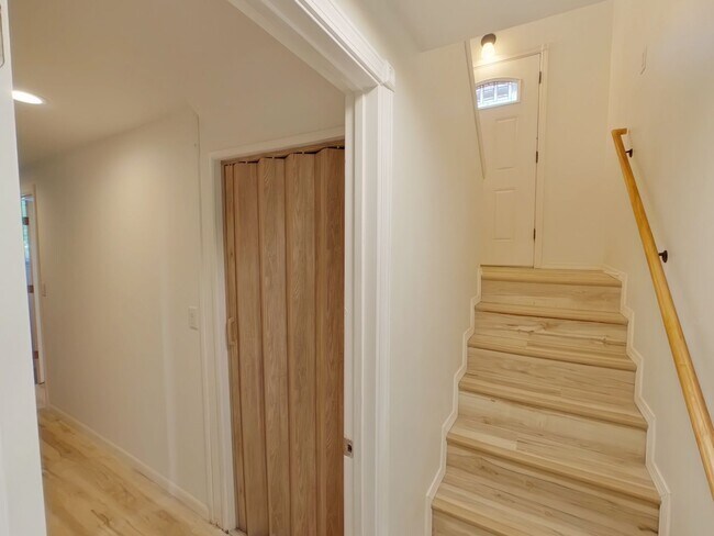 Building Photo - Remodeled 5BR Wichita Home for Rent - Pet Friendly!