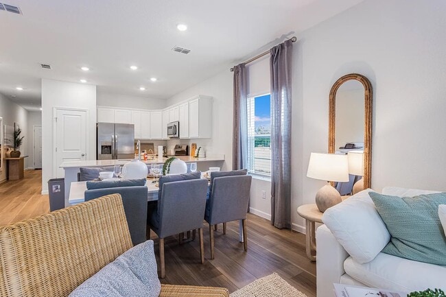 Building Photo - 567 Holly Lks Dr