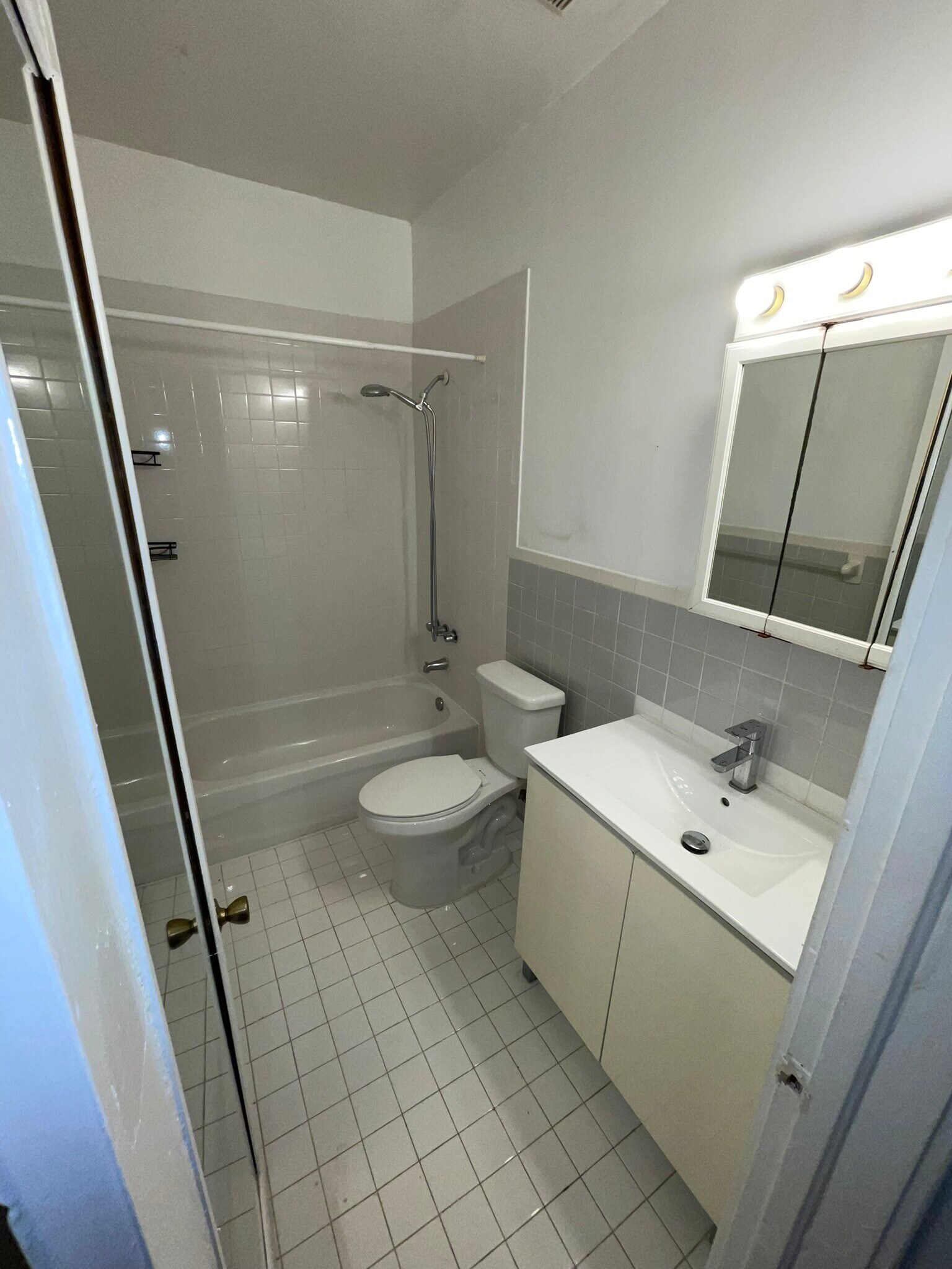 Building Photo - 536 14th St