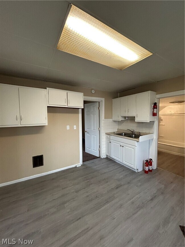 Building Photo - 3448 E 69th St