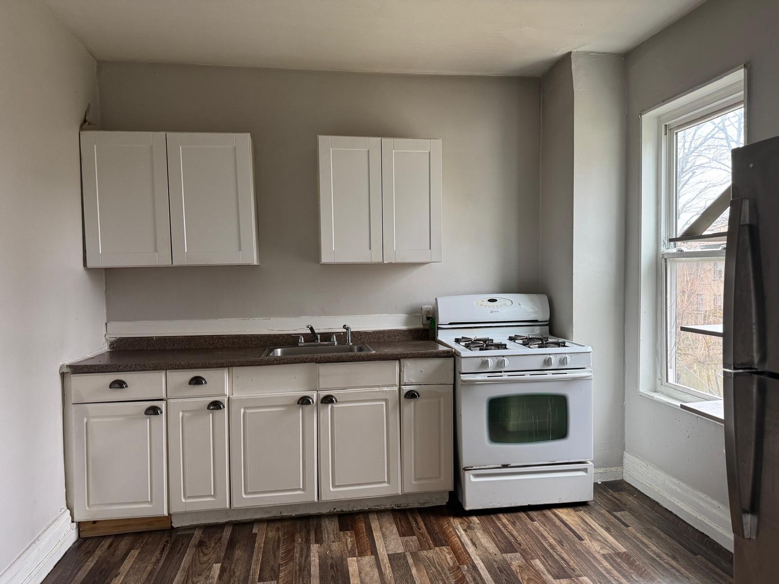 Kitchen - 1514 Fallowfield Ave