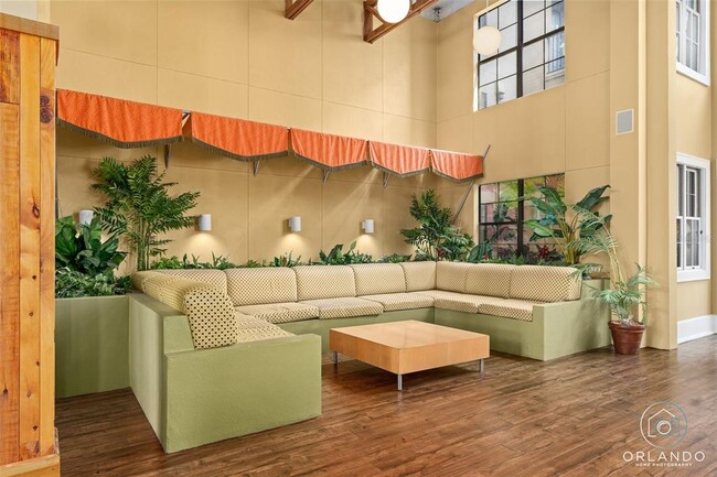 Building Photo - 911 N Orange Ave