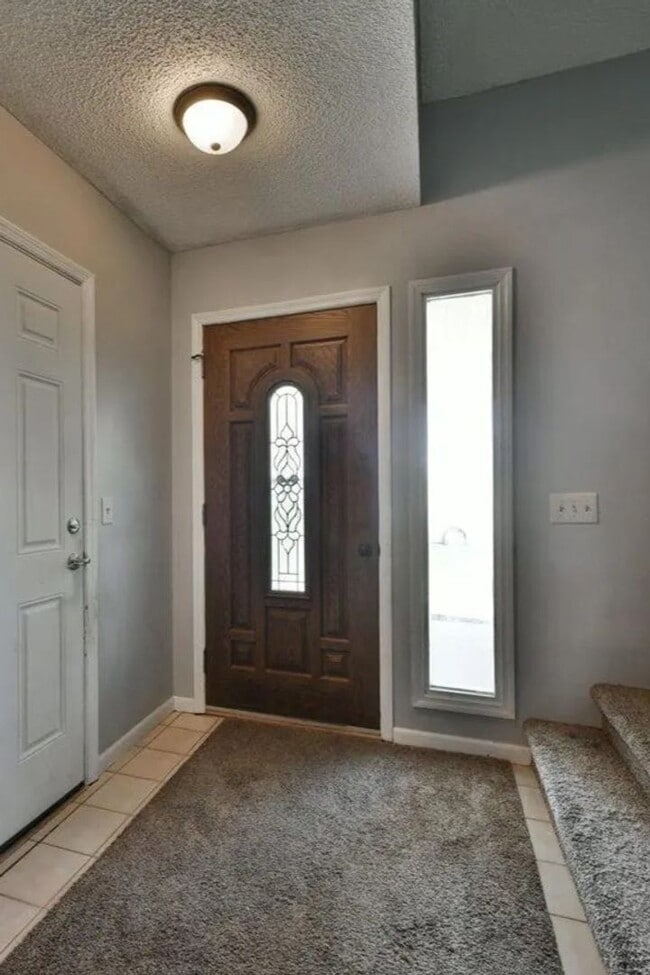 Building Photo - Prime Papillion Location Near Schools & Amenities