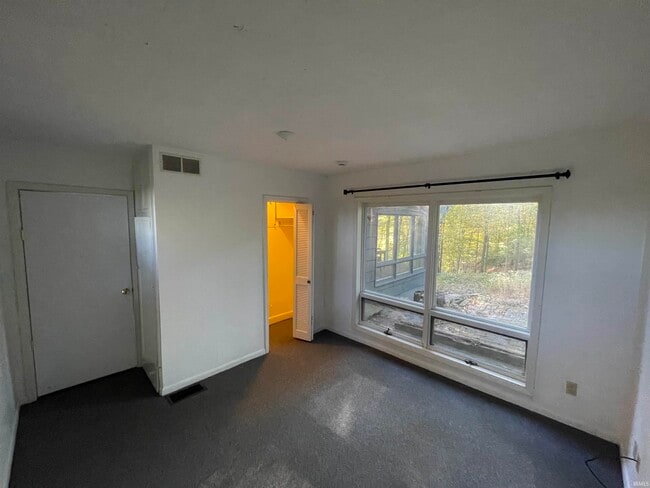 Building Photo - 2625 S Smith Rd