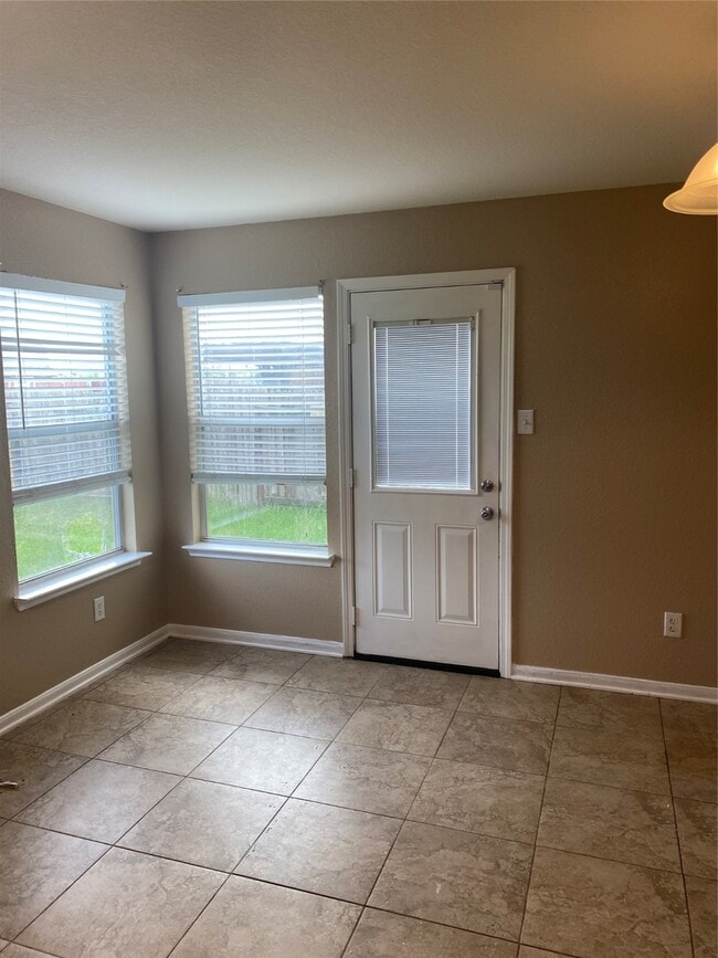 Building Photo - 2630 Skyview Shadows Ct