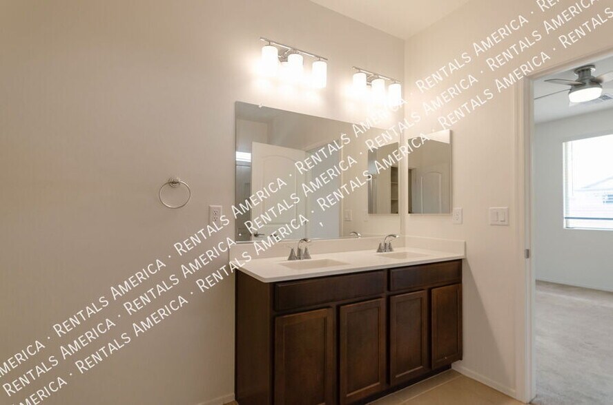 Building Photo - 5631 S Ruby Quin Pl