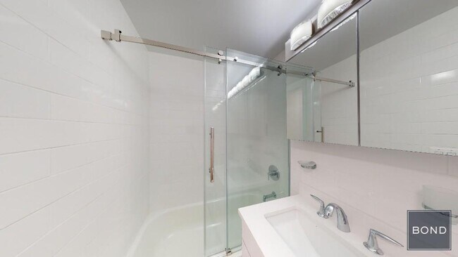 Building Photo - 405 E 56th St