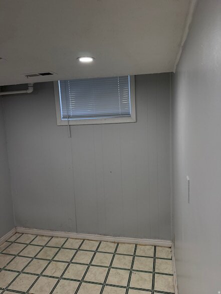 Building Photo - 3546 S Van Buren Ave