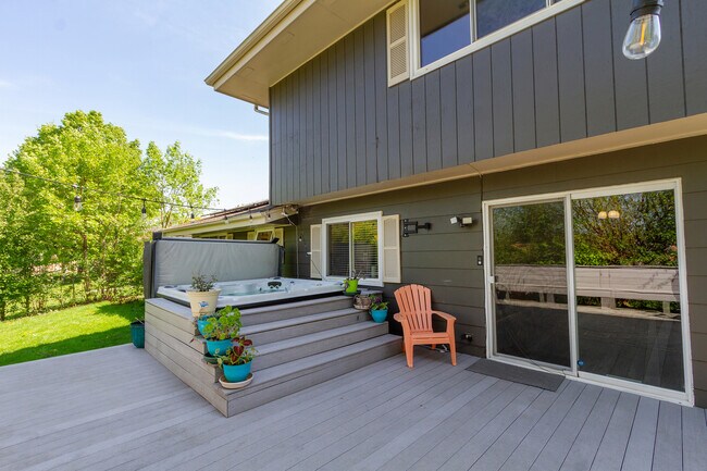 Building Photo - 1126 Tiverton Ct