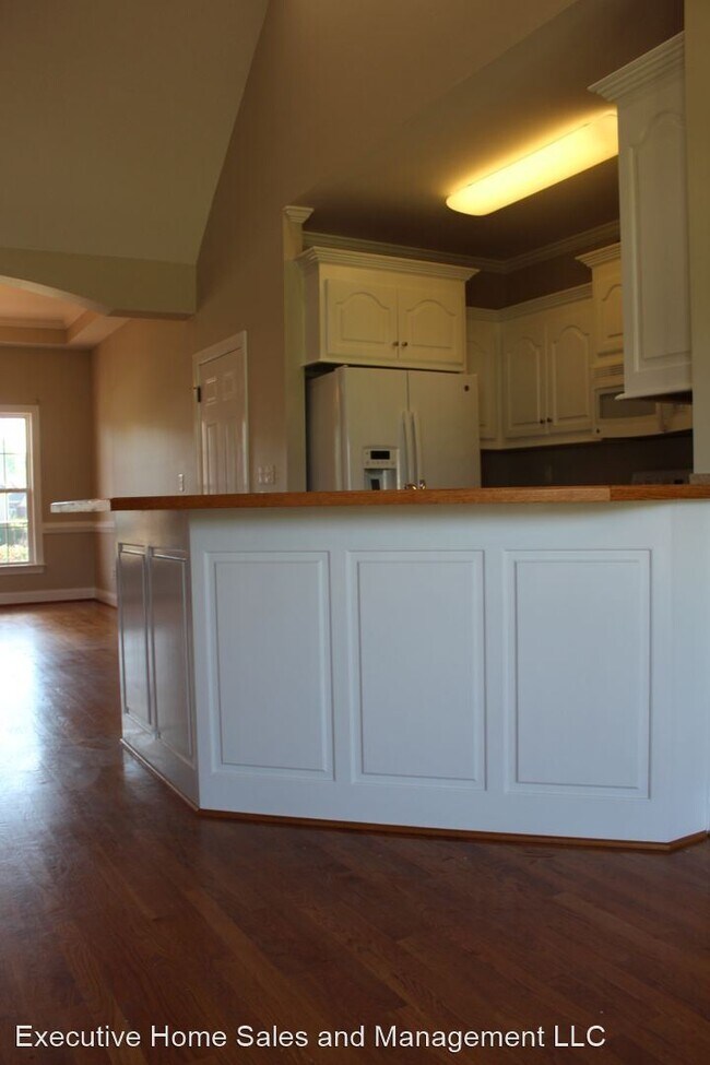 Building Photo - 3 br, 2 bath House - 201 Maddux Dr