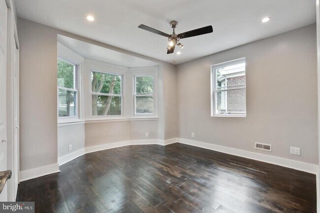 Building Photo - 5445 Ridge Ave