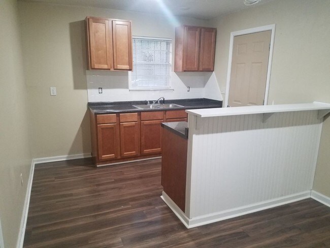 Building Photo - 3 Bedroom 1.5 Bath Home