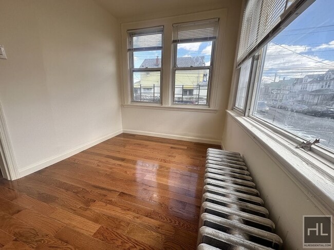 Building Photo - 3Bed/ 2Bath Jamaica, NY (Basement Included)