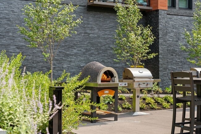 Building Photo - ONE25: Pet-Friendly 1-Bed with Balcony, Do...