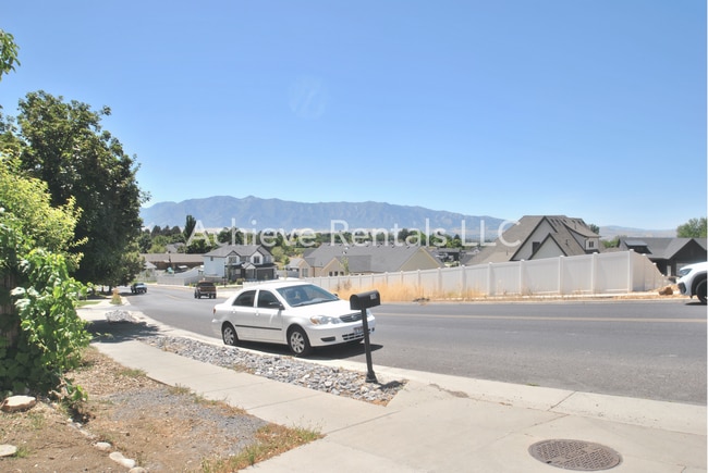 Building Photo - 106 River Heights Blvd