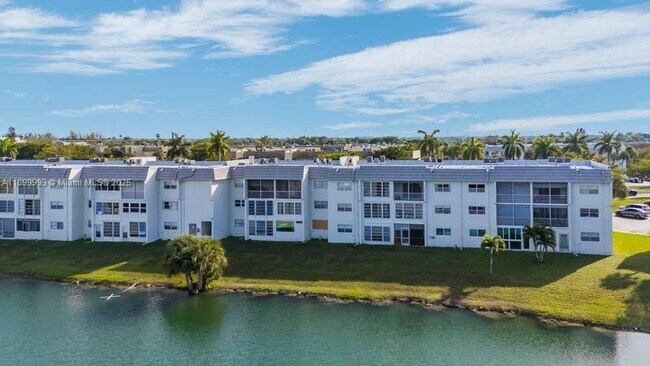 Building Photo - 8300 Sunrise Lakes Blvd