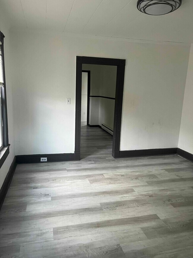 Building Photo - 633 S Blakely St