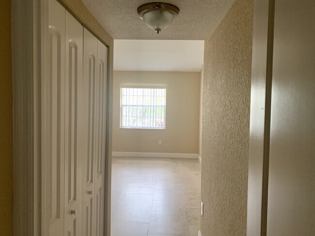 Building Photo - 2841 N Oakland Forest Dr