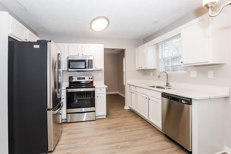 Building Photo - 5656 Wellborn Oaks Ct