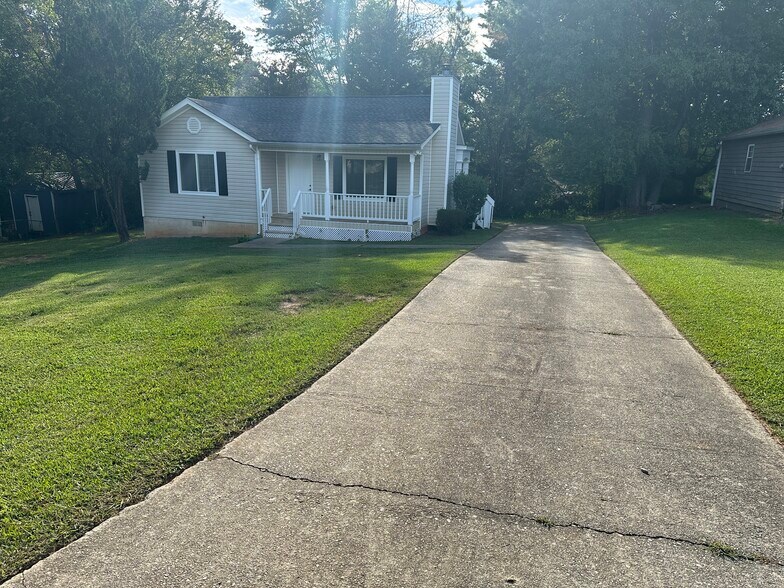Front - 2650 Fairlane Dr