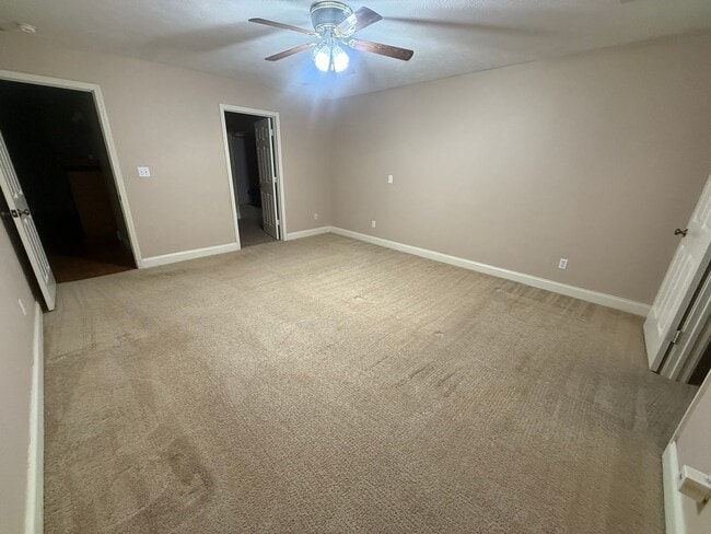 Building Photo - Spacious House in Draffenville