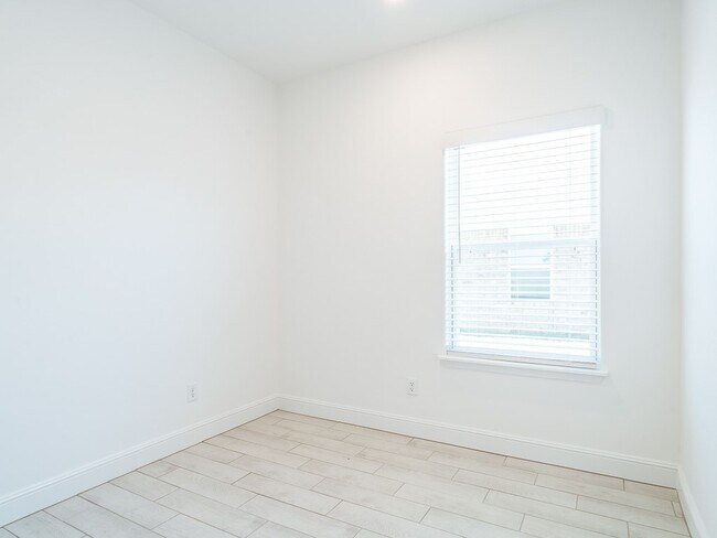 Building Photo - 2161 Wildflower Dr