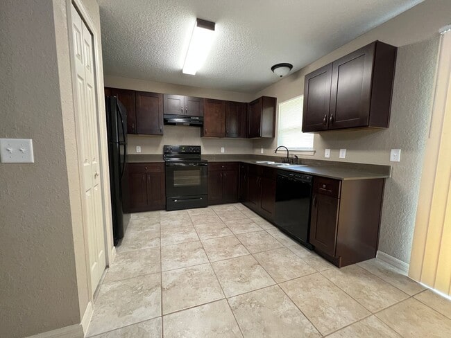 Building Photo - Charming 3-Bedroom, 2-Bathroom Single-Family Home in Ocklawaha!