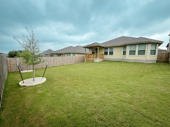 Building Photo - 10247 Juniper Oaks